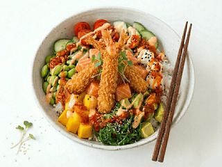 Bowl z krewetką w tempurze i łososiem (360g)