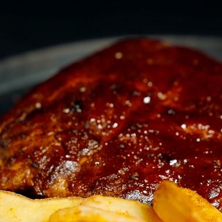 Rack De Costillas BBQ Con Su Guarnición (Media)