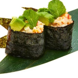141. Gunkan surimi aguacate queso 4 Pcs