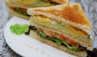 Sándwich vegetal con huevo
