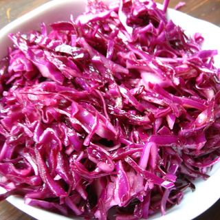 Salata de varza rosie