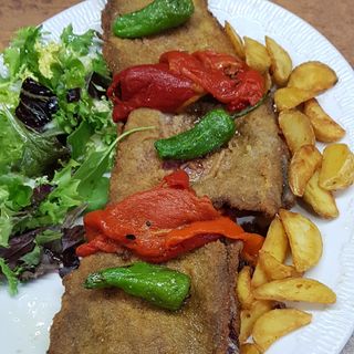 Cachopo XL De Ternera, Lacón Y Queso Cabrales con guarnicion