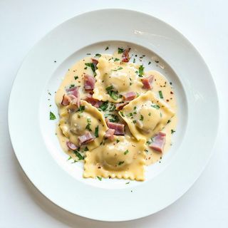 Ravioli panna e prosciutto