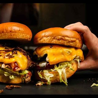 Рак бургер с 5 бр Чили Чийз и Кока Кола