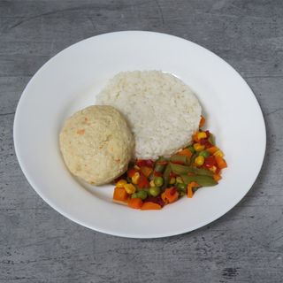Рис, овочі, котлета куряча на пару