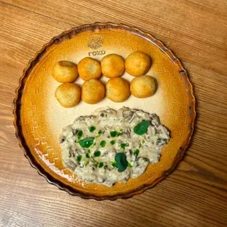 Чашушулі з грибів у вершковому соусі (350г)