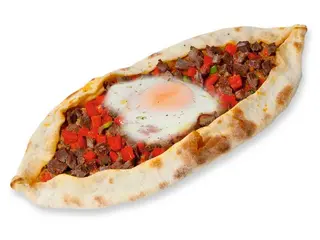 Пиде с мясом и яйцом