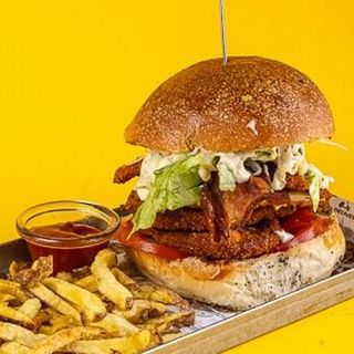 BACON FRIED CHICKEN BURGER
