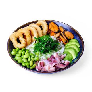 Poke bowl con mariscos