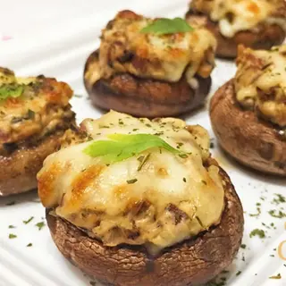 Ración De Champiñones Rellenos De Queso Trufado