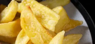 Картопляні діпи з часниковим соусом