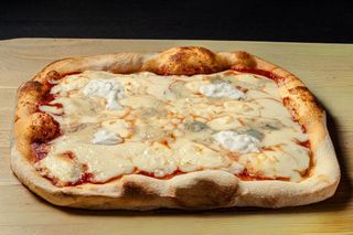 Pizza 4 Quesos (30 X 30 Cm.)