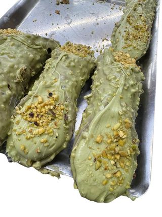 Cannoli con crema pistacchio glassate
