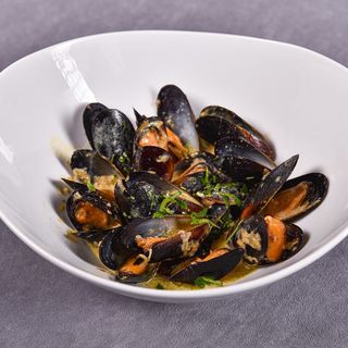 Midii in sos de vin alb