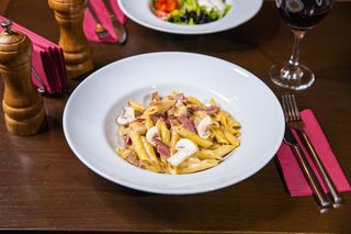 Paste cu bacon & piept de pui