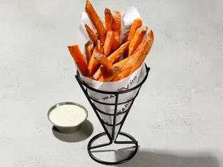 Батат фрі з соусом блю чиз (150/40 г)