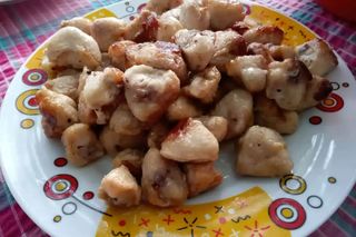 Пилешки трътки на тиган с чесънче