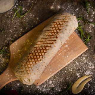 Веган тортила с нахутена паста и сушени домати