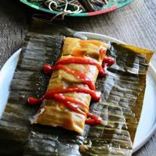 Tapa de pastel en hojas