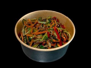 Салат з телятиною та овочами (320g)