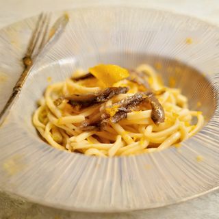 Linguini en crema de anchoas y limon