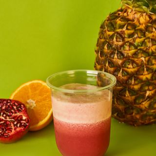 Frullato melagrana, arancia, ananas, zenzero