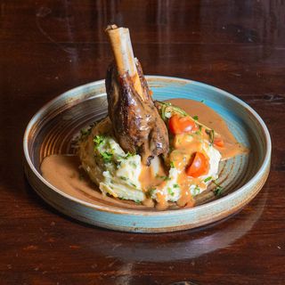 Rasol de miel gatit sous vide , de piure cu patrunjel si sos de vin