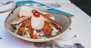 Cezar salata sa grilovanom piletinom