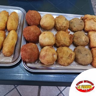 Polpettine fritte con fonduta di formaggio