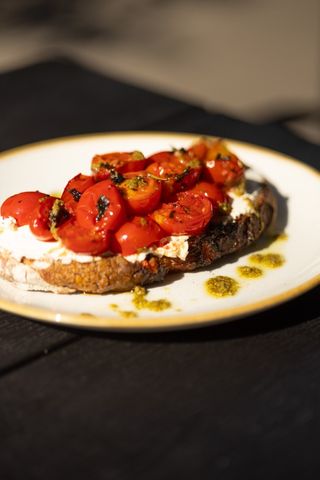 Тост з томатами