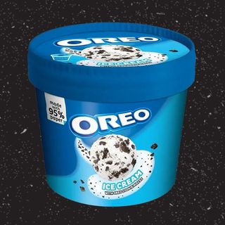 Tarrina de helado Oreo con la auténtica galleta Oreo.