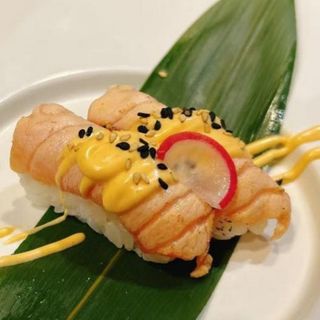 Spicy salmone  nigiri