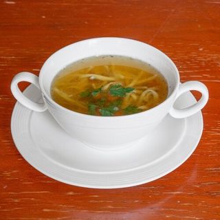 Rosół wołowy z makaronem