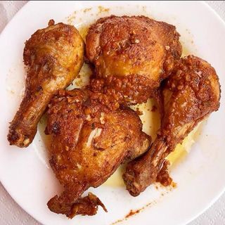 Plato De Pollo Frito Guanche Con Ensalada Y Papas Fritas