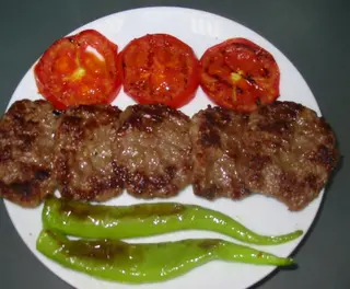 კოტლეტი გრილზე, izgara köfte