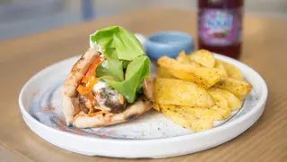 Menú Souvlaki Patatas Fritas