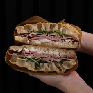 Mortadella z pistacją