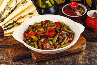 D17-შემწვარი ძროხის ხორცი სატაცურით და სანელებლებით