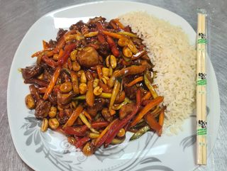 Kung Pao piletina naš specijalitet + coca cola 0.33