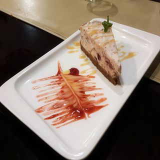 Tarta De Queso Con Chocolate Blanco Y Fruta de Temporada