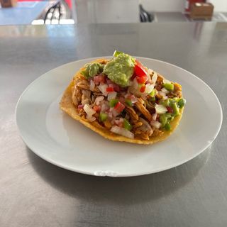 Tostadas De Pollo (Media Ración)