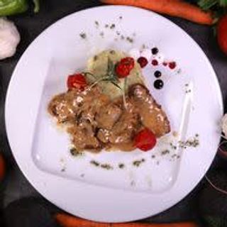 Каренца от бонфиле с пюре и билкова сметана (350г)