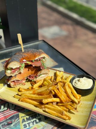 Bagel cu prosciutto (combo)