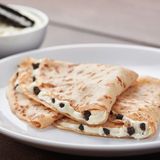  Clatite cu crema si biscuiti de cacao.