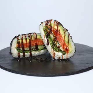 Суші-бургер з лососем (240 г)