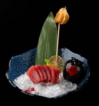 256. Sashimi maguro
