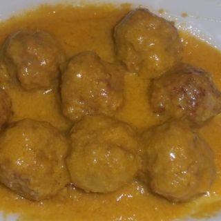 Albóndigas en salsa española