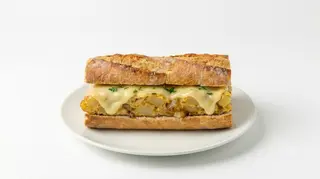 Bocadillo De Tortilla Con Queso