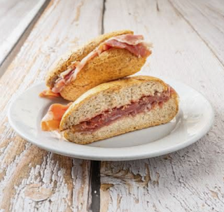 Bocadillo de serrano y aceite