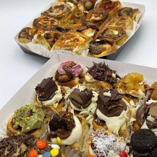 16 MINIS DULCES Y 16 MINIS SALADOS 